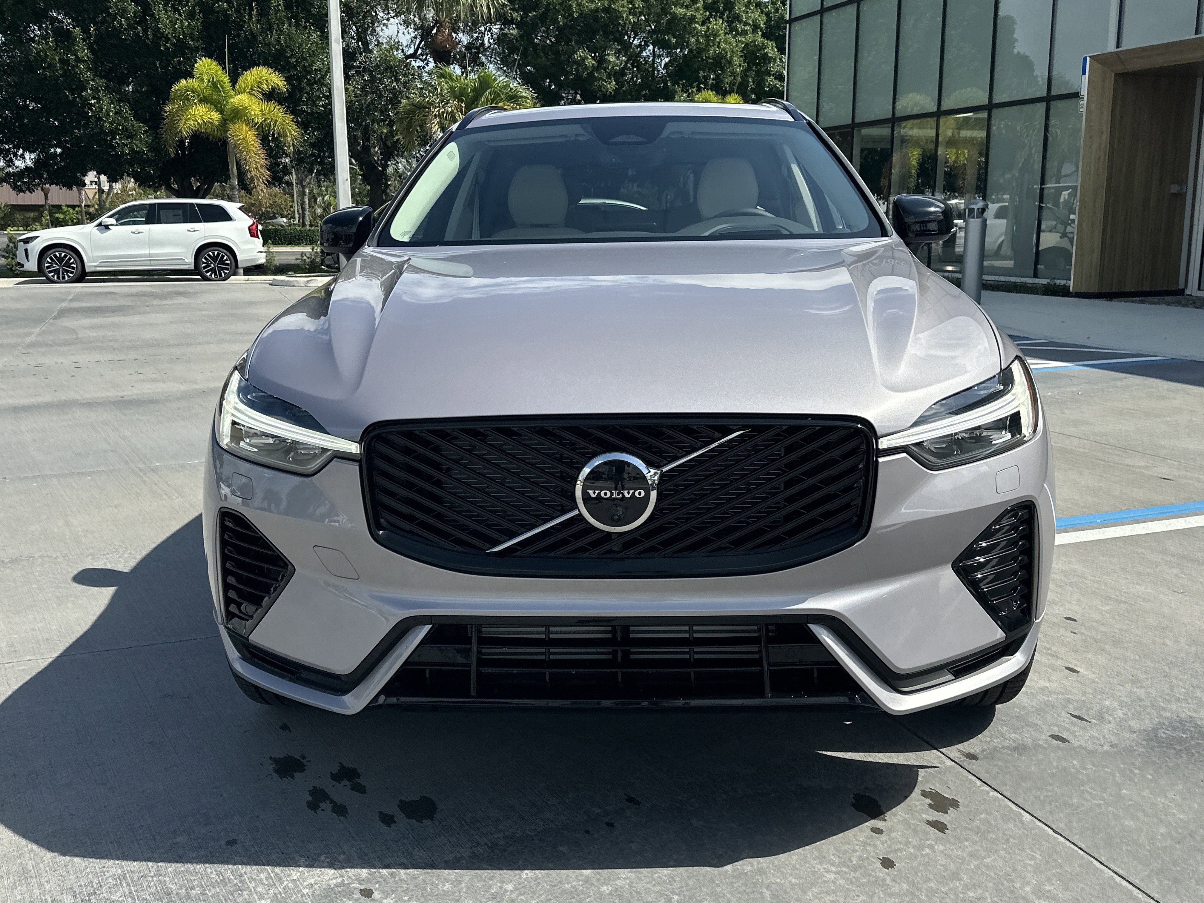 New 2026 Aurora Silver Volvo Ultra image 4