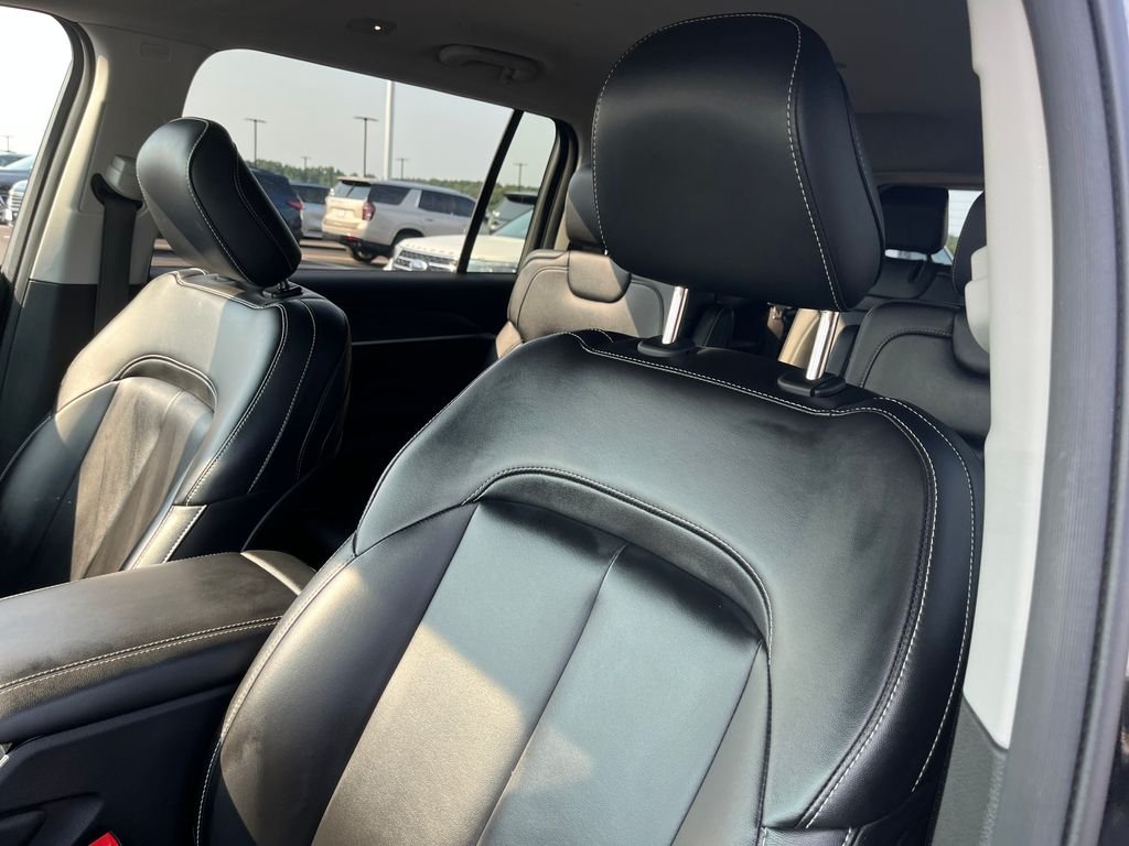 Used 2023 Black Jeep Limited image 12