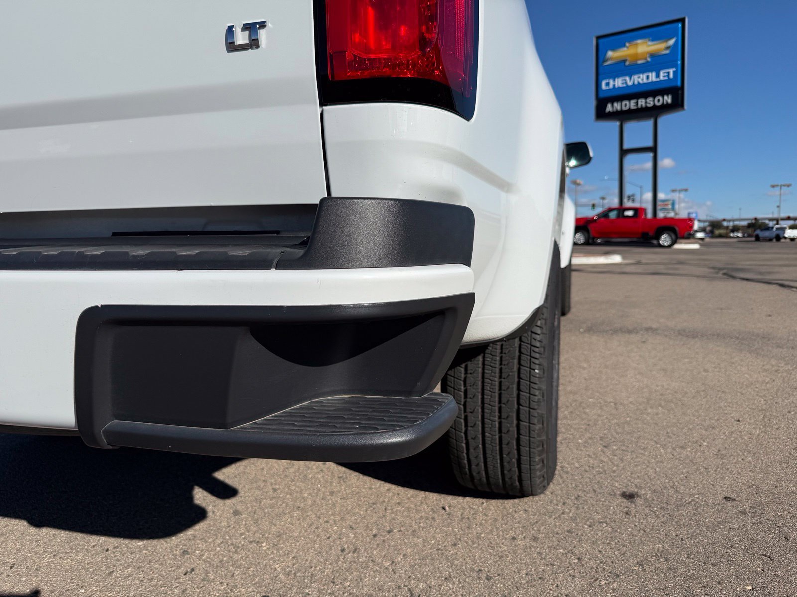 Used 2020 SUMMIT WHITE Chevrolet 4WD LT image 6
