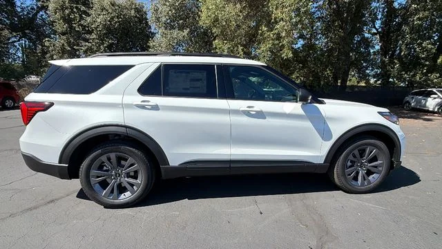 New 2027 White Ford 4DR 4WD ACTIVE image 3