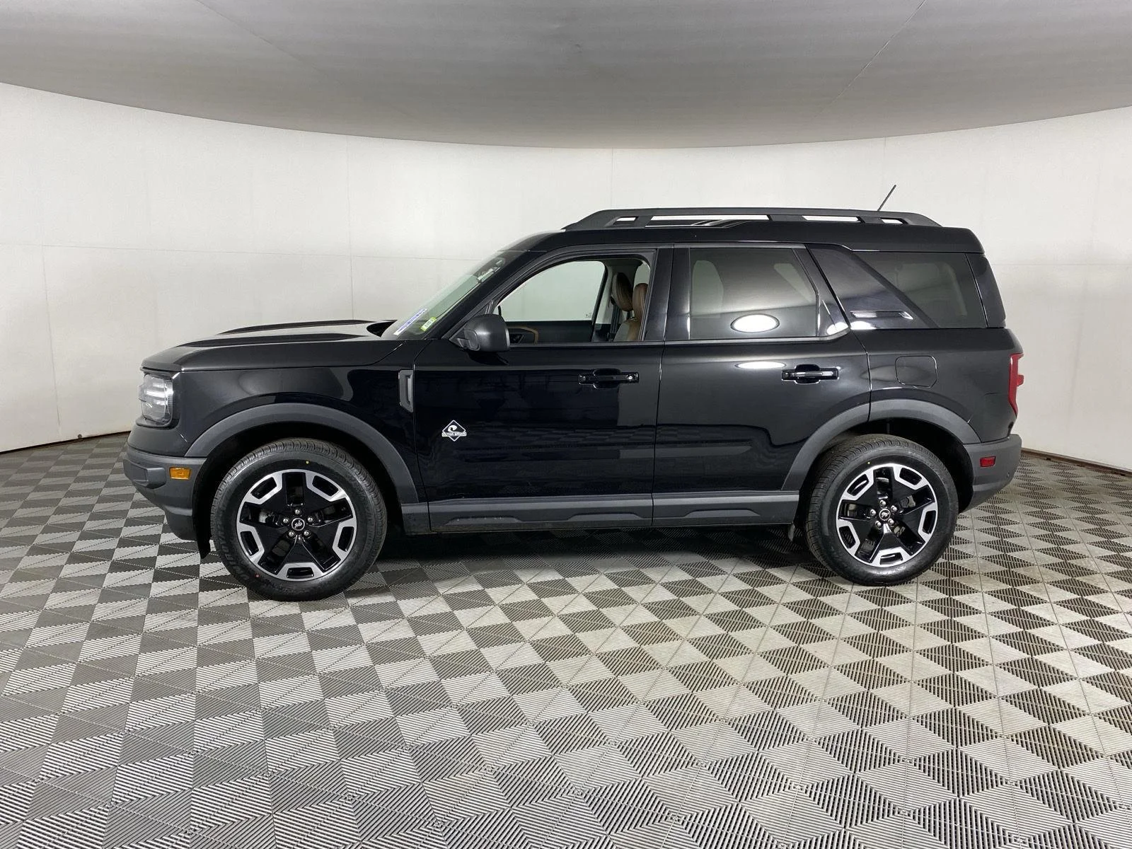 Used 2023 Shadow Black Ford Outer Banks image 7