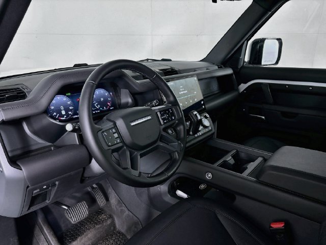 New 2026 White Land Rover X-Dynamic SE image 9