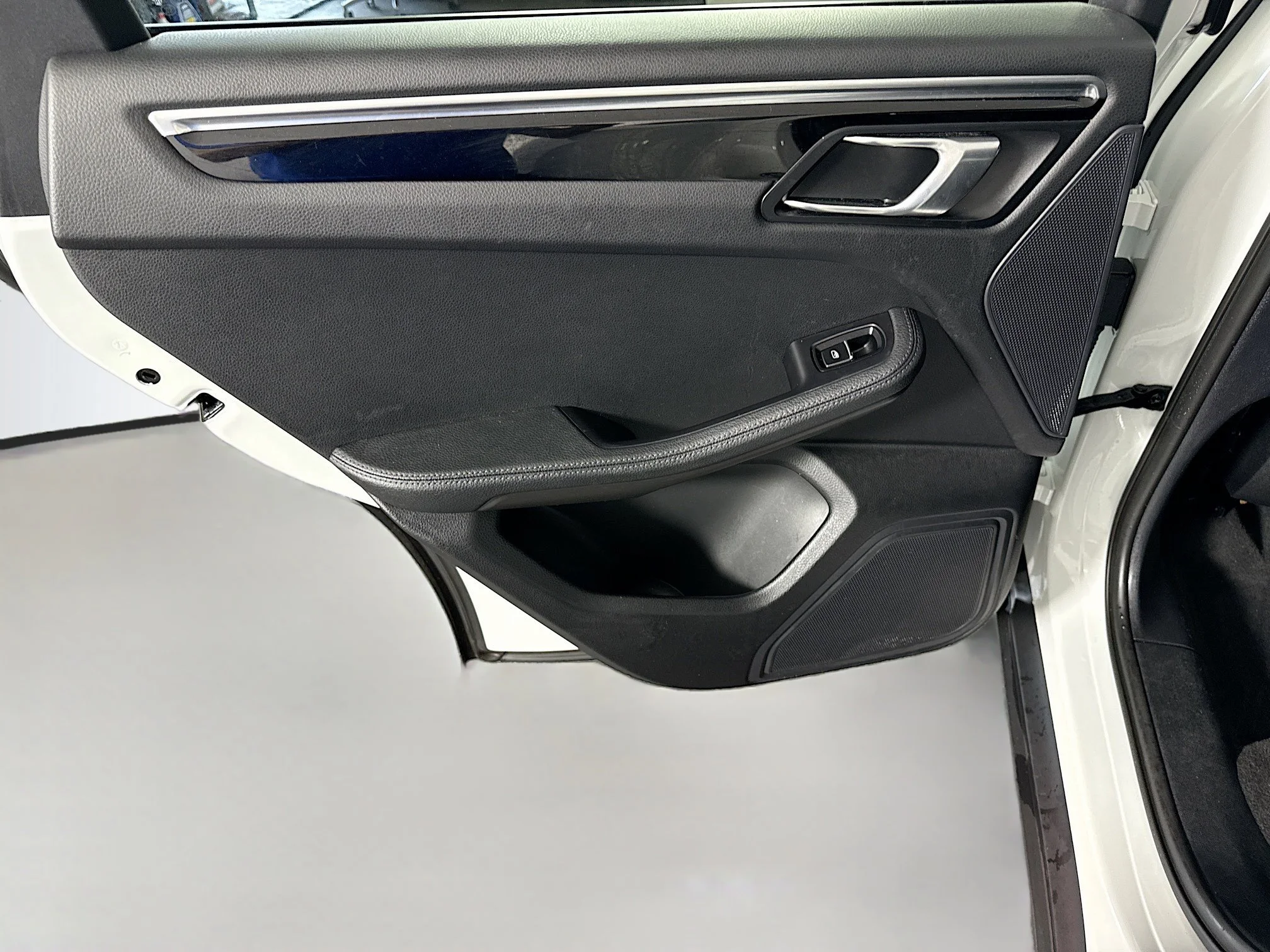 Used 2023 Carrara White Metallic Porsche Base image 22