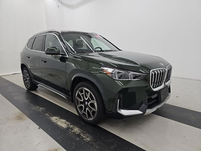 Certified Used 2025 San Remo Green Metallic BMW xDrive28i image 2