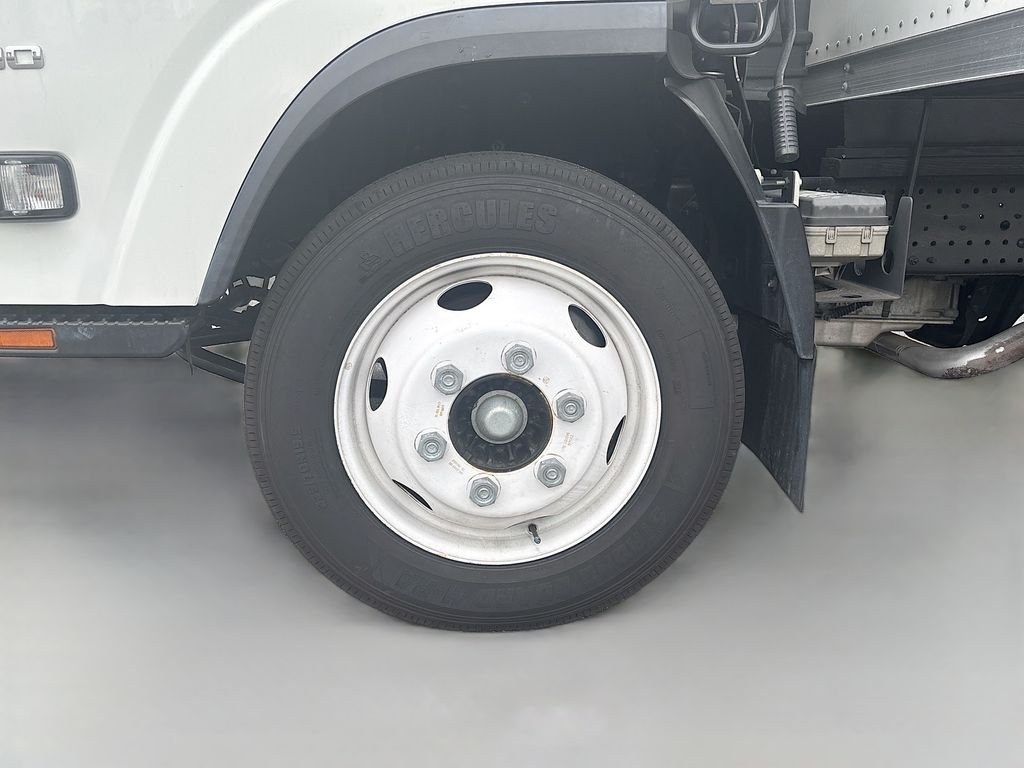 Used 2021 Arc White Chevrolet Base image 16