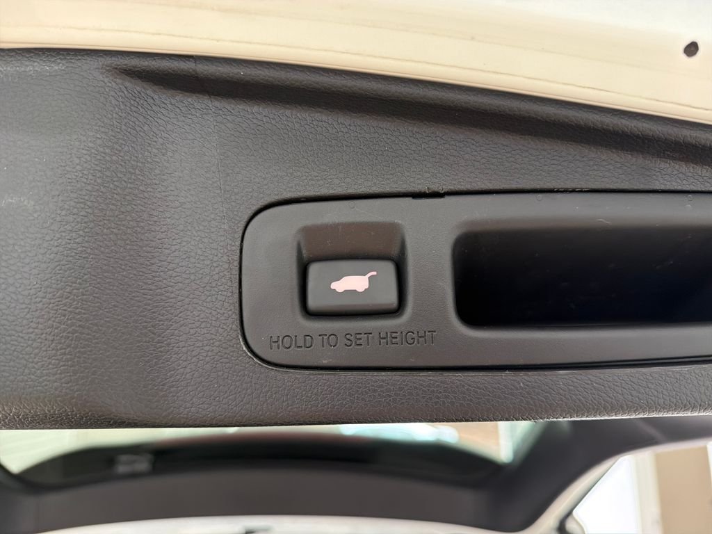 Used 2021 White Honda EX-L image 31