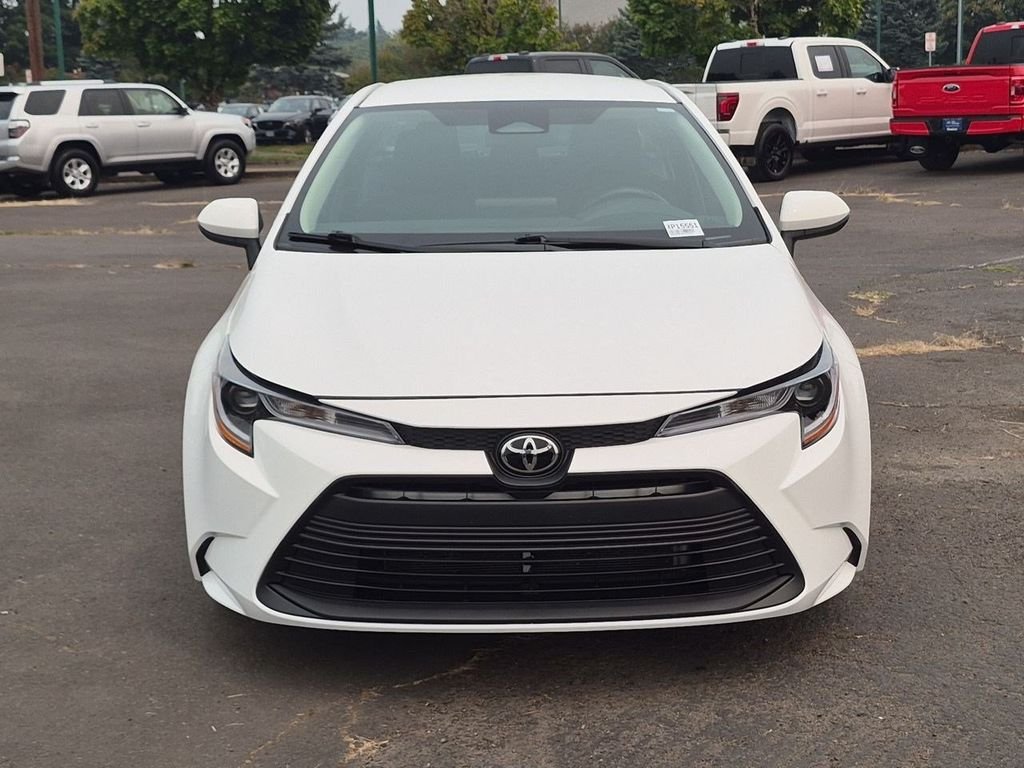 Used 2024 Ice Toyota LE image 8