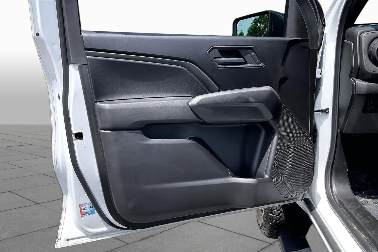 Used 2025 Summit White Chevrolet 4WD Trail Boss image 22