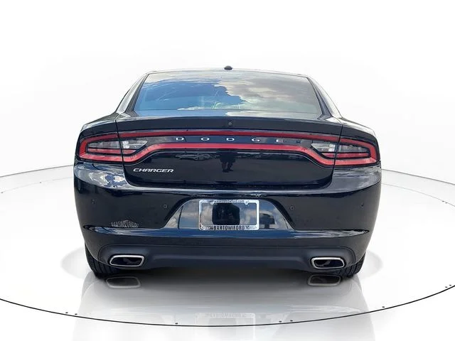 Used 2022 Black Dodge SXT image 6