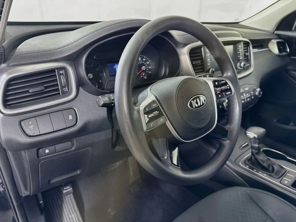 Used 2019 Black Kia L image 9