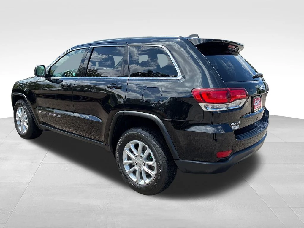 Used 2022 Black Jeep Laredo E image 3