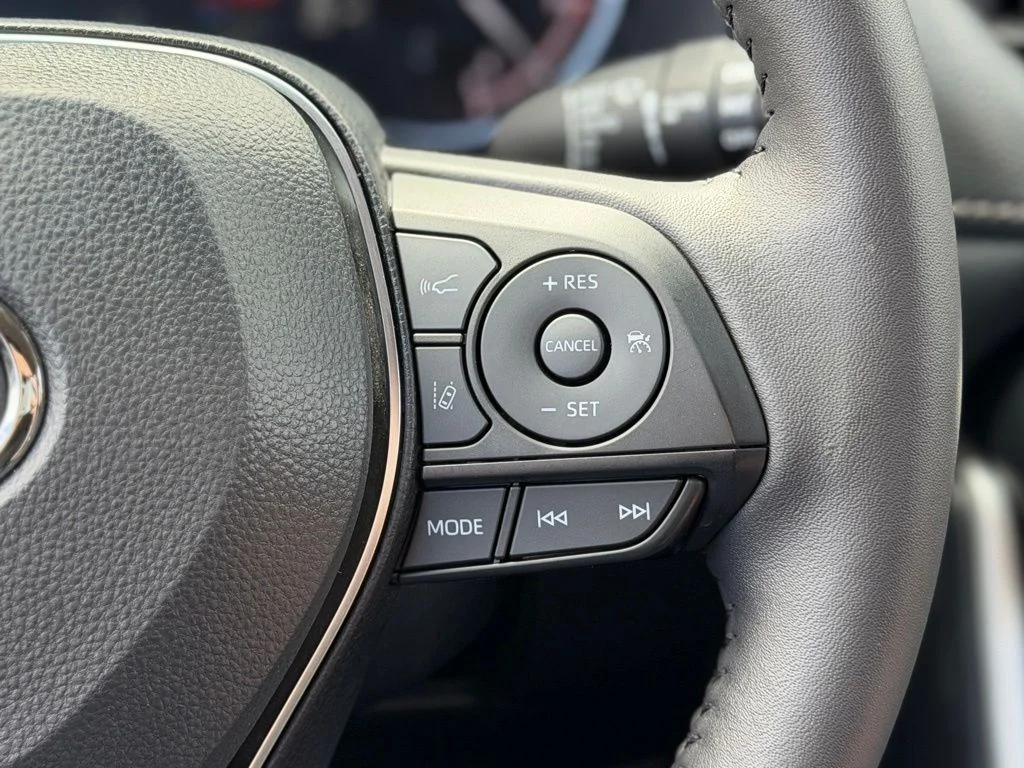 Used 2025 Red Toyota XLE image 9