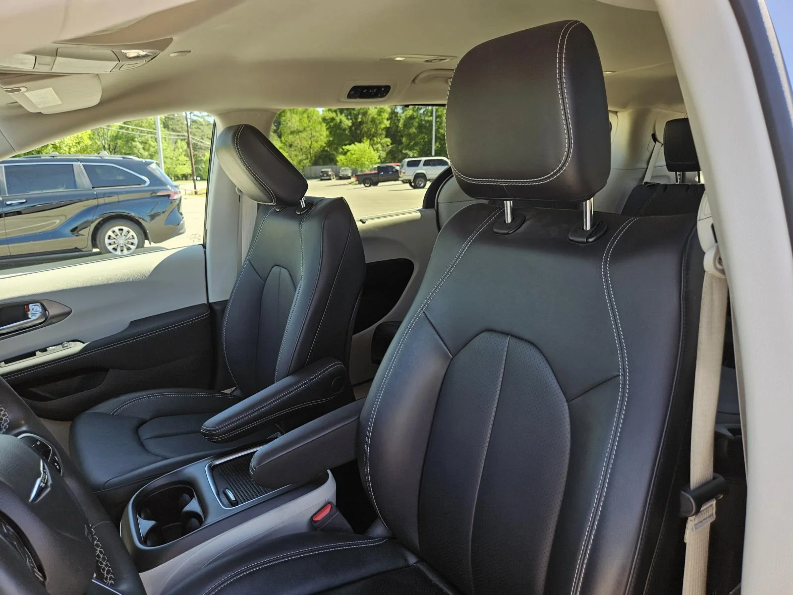 2024 Chrysler Pacifica Touring L - Photo 11