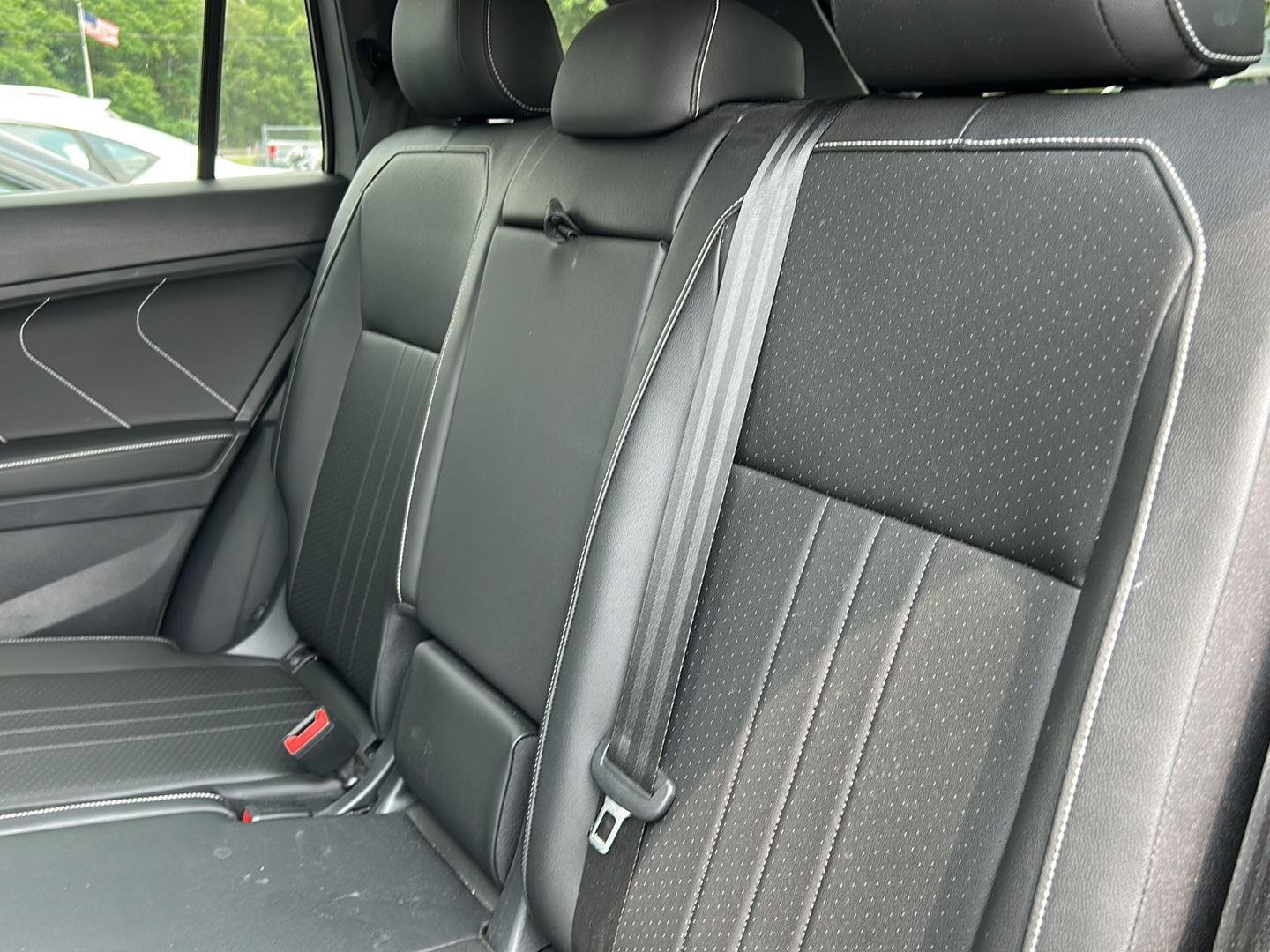 Used 2023 Pyrite Silver Metallic Volkswagen SE R-Line Black image 5