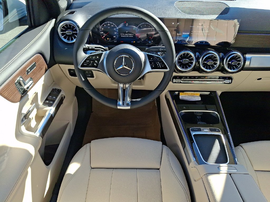 New 2026 Polar White Mercedes-Benz GLB 250 image 11