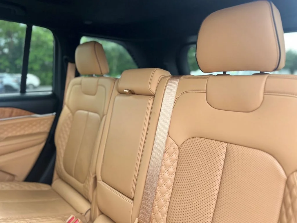 Used 2025 White Jeep Summit Reserve image 29