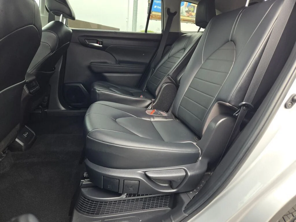 Used 2022 Silver Toyota XLE image 19