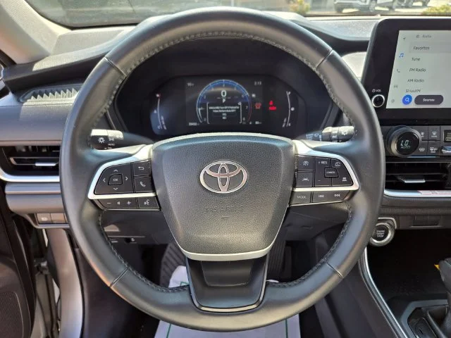 Used 2025 Silver Toyota XLE image 29