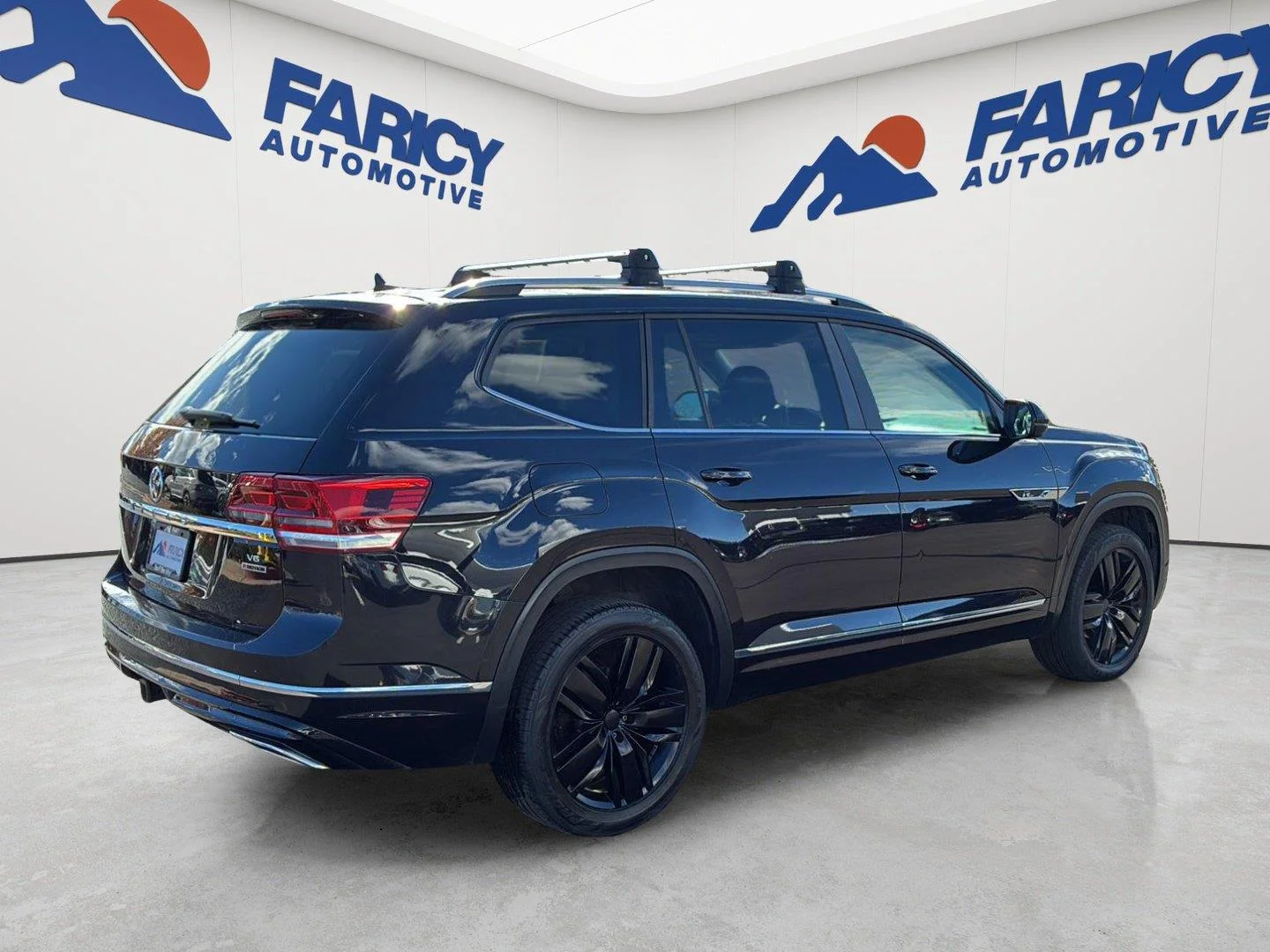 Used 2018 Deep Black Pearl Volkswagen 3.6L V6 SE w/Technology image 5