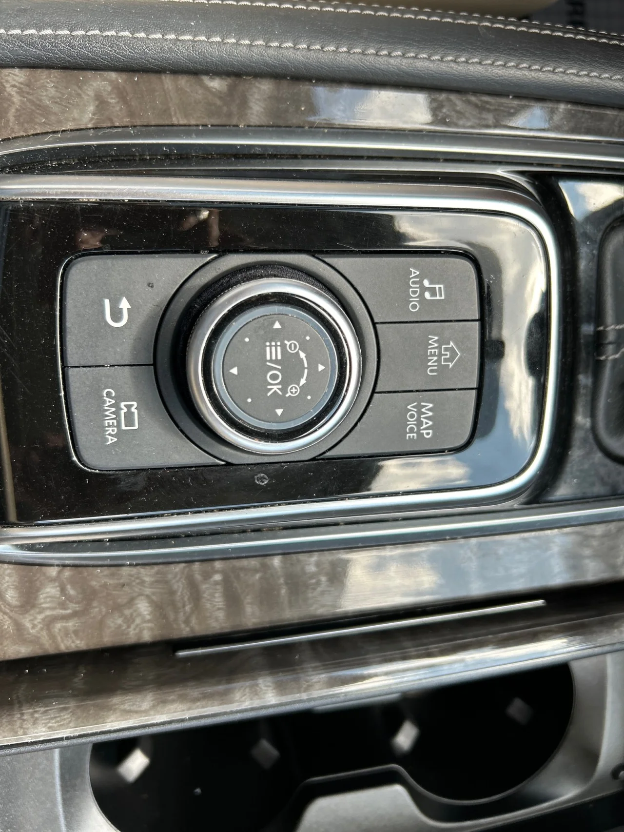 Used 2023 White Nissan Platinum image 14