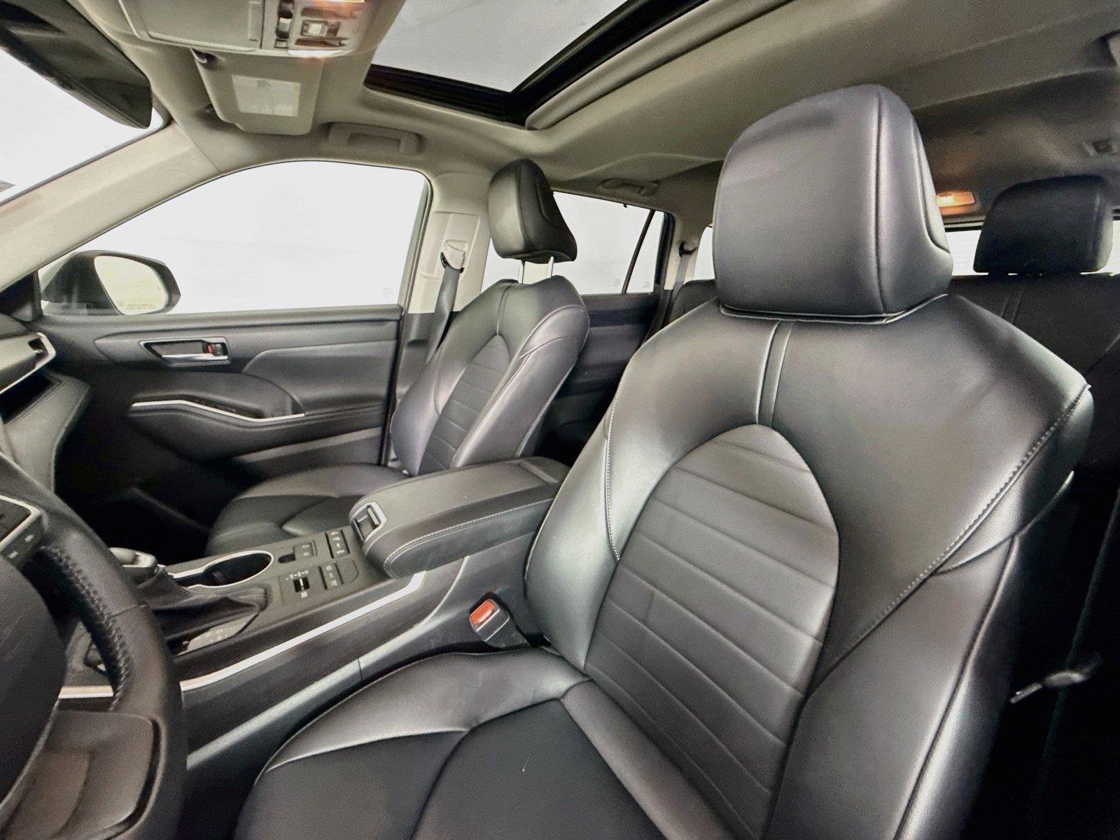 Used 2022 Midnight Black Metallic Toyota XLE image 3