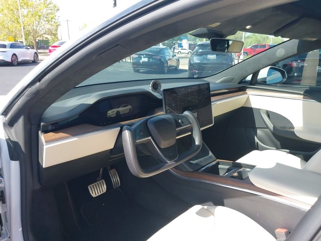 Used 2022 White Tesla Base image 9
