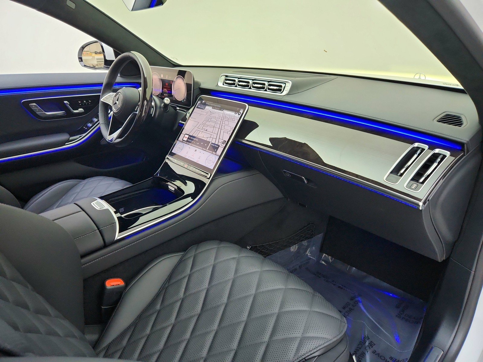 New 2026 MANUFAKTUR Moonlight White Metallic Mercedes-Benz S 580 4MATIC® Sedan image 12