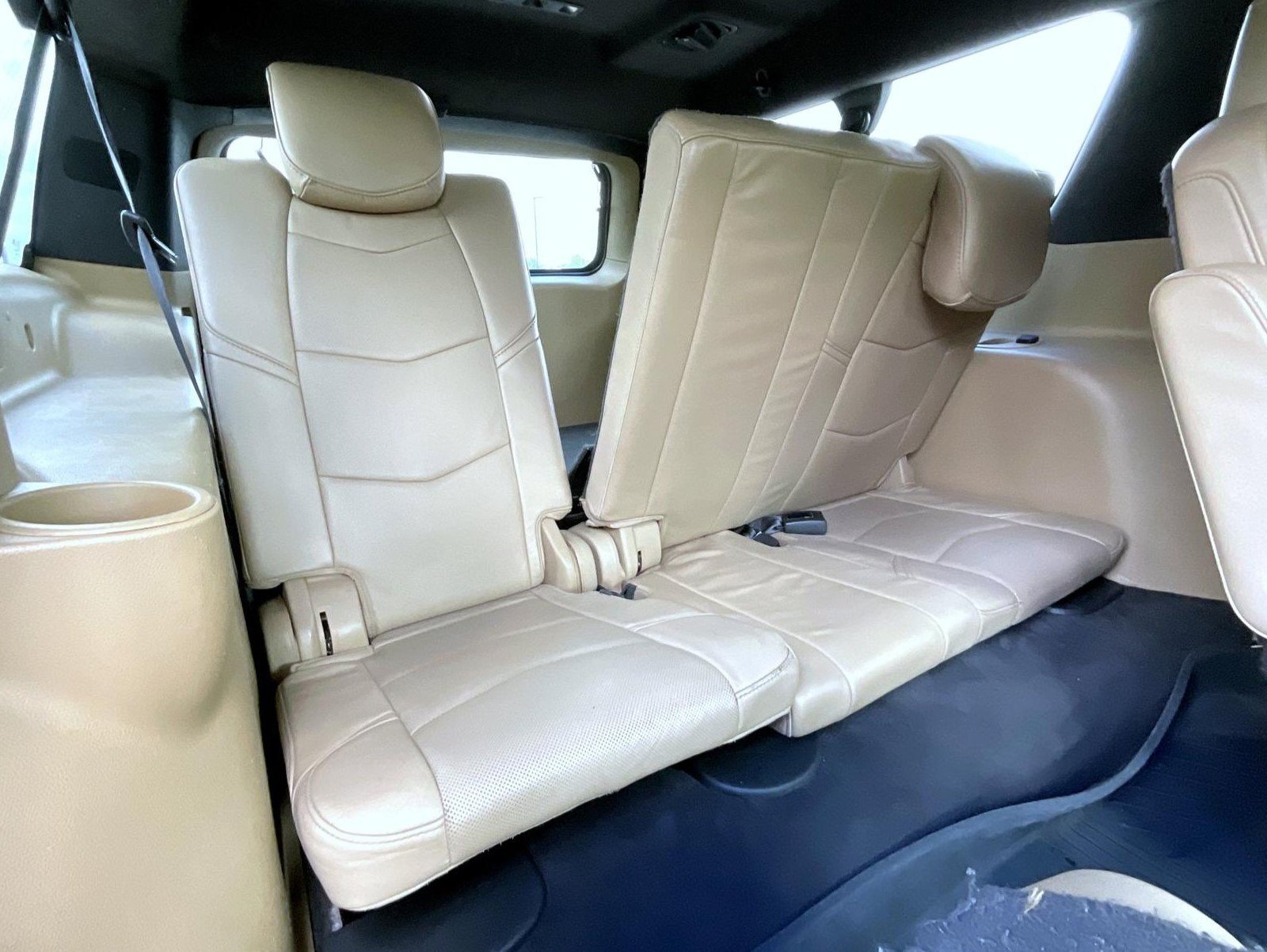 Used 2020 White Cadillac Platinum Edition image 20