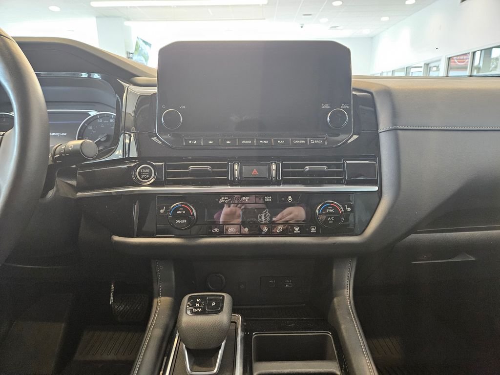 Used 2023 Pearl White Nissan SL image 18