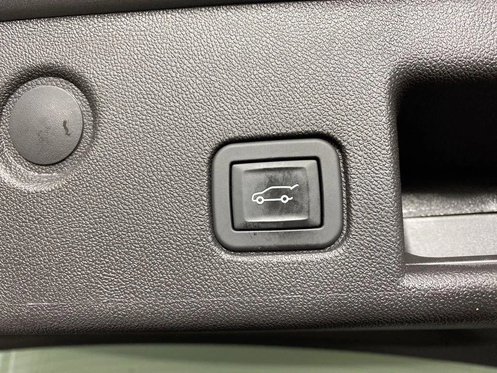 Used 2024 Sterling Gray Metallic Chevrolet LT image 27