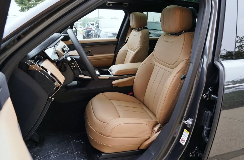 New 2026 Carpathian Grey Land Rover SE image 12