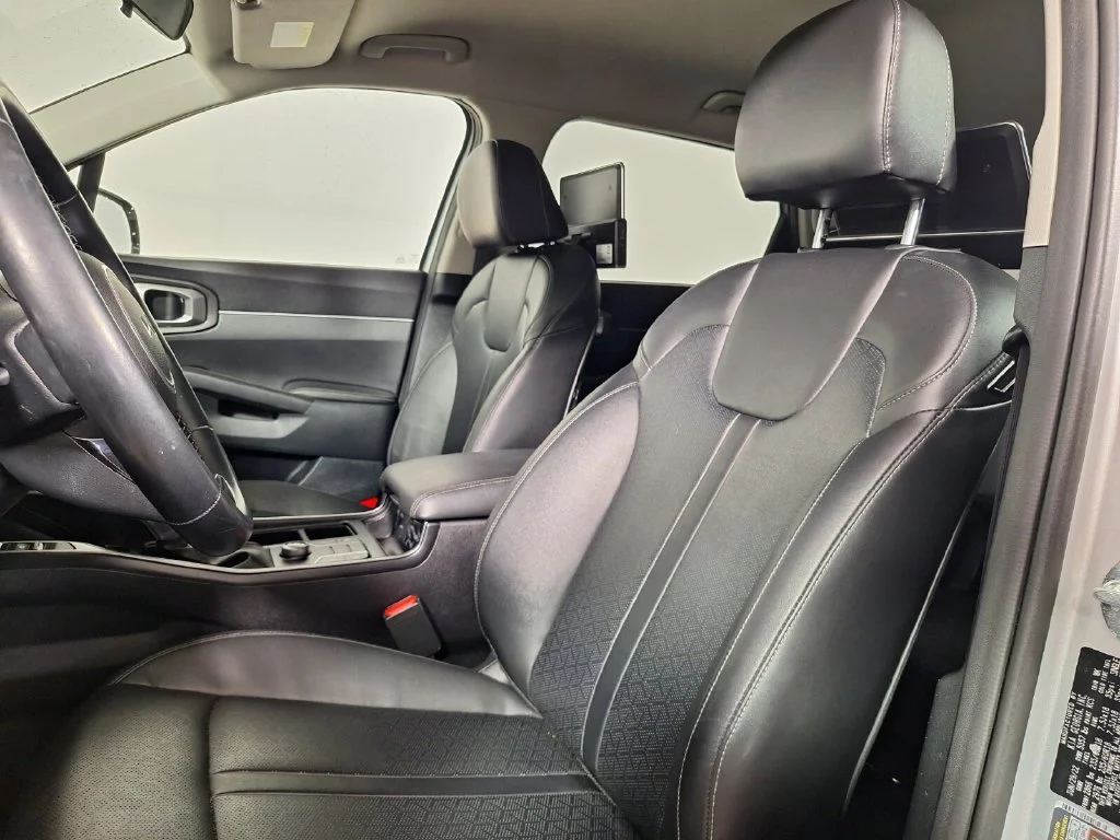 Used 2022 Sparkling Silver Kia S image 23