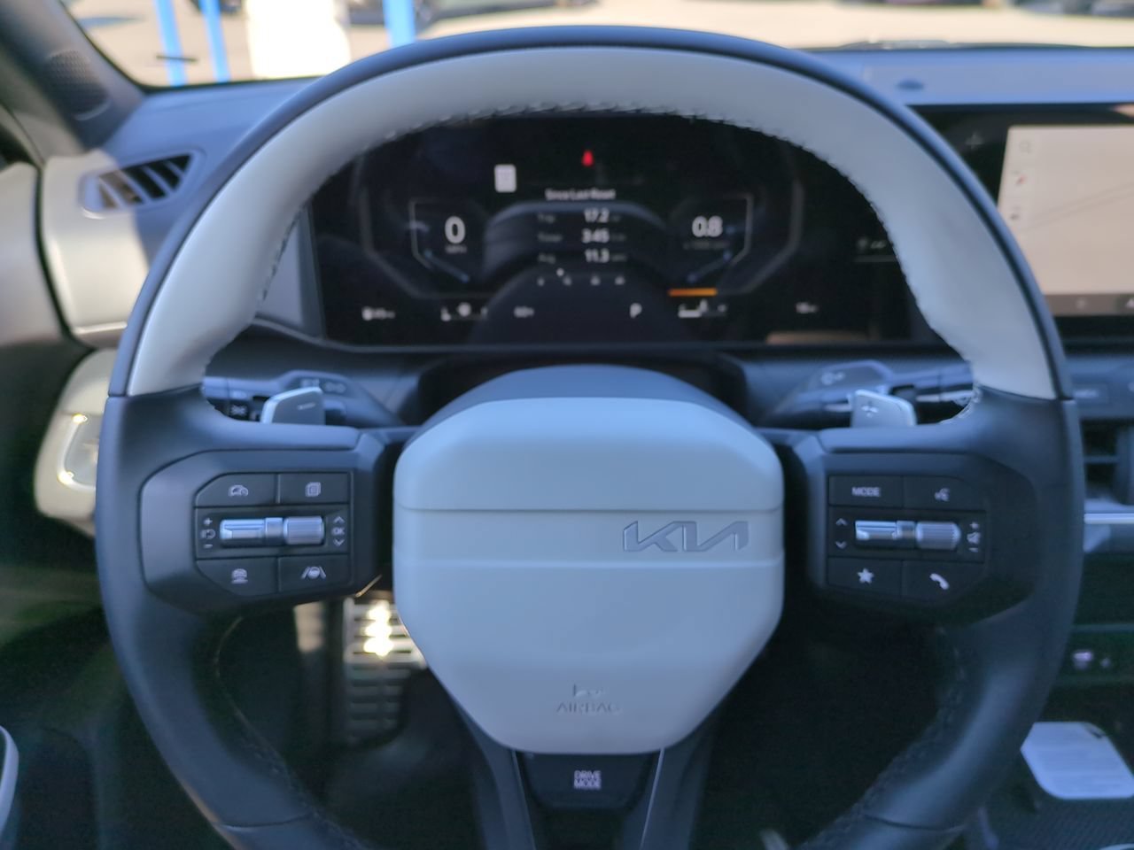 New 2025 Snow White Pearl Kia GT-Line Turbo image 31