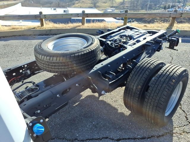 2026 Ford F-350 Super Duty Chassis Cab XL - Photo 18