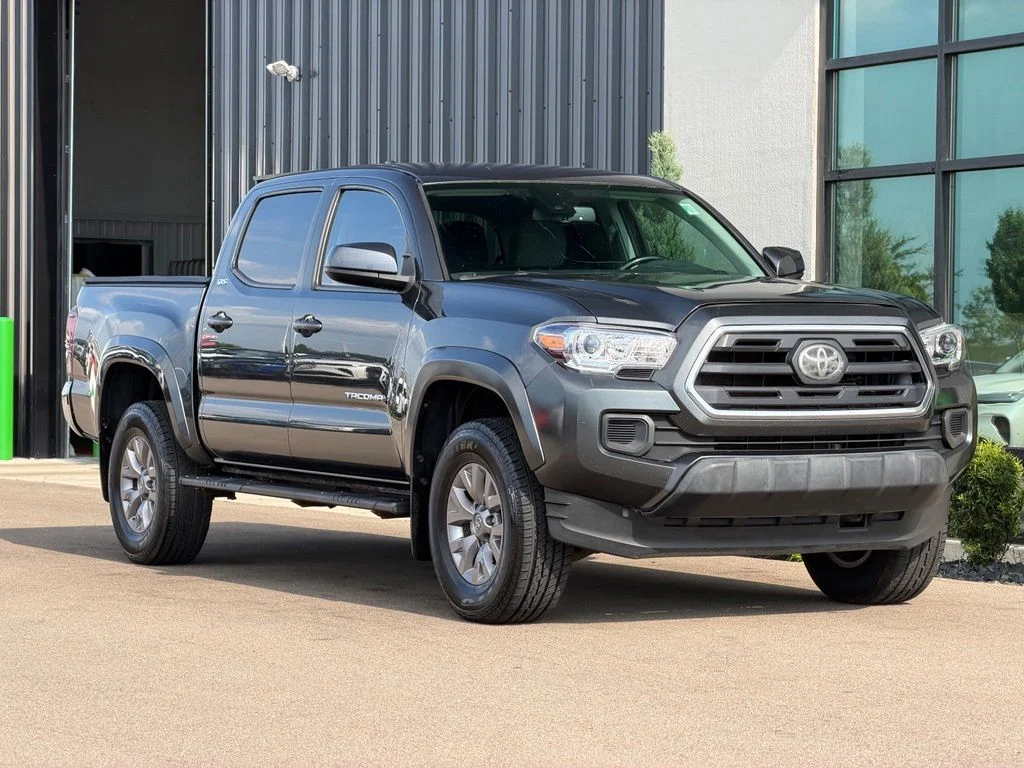 Used 2019 Gray Toyota SR5 image 4