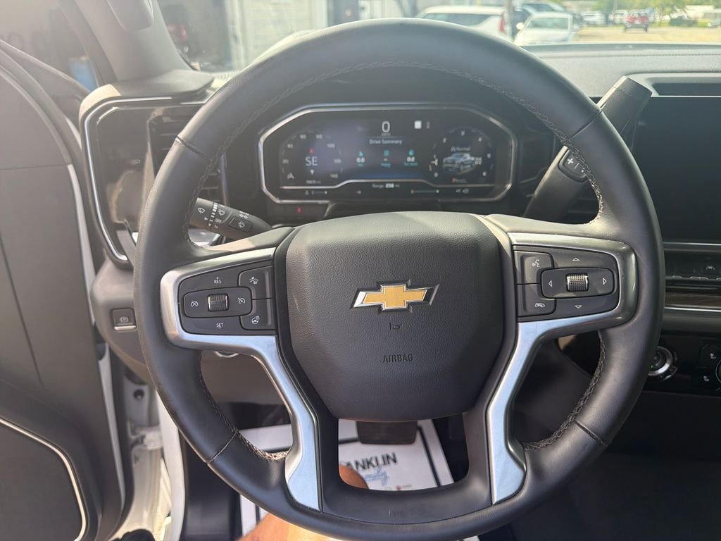 Used 2023 White Chevrolet LT image 17