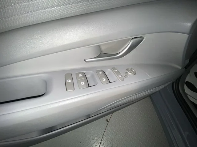 Used 2022 Gray Hyundai SEL image 13