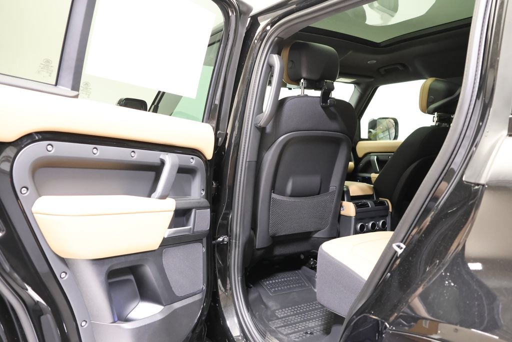 New 2026 Santorini Black Metallic Land Rover V8 image 34