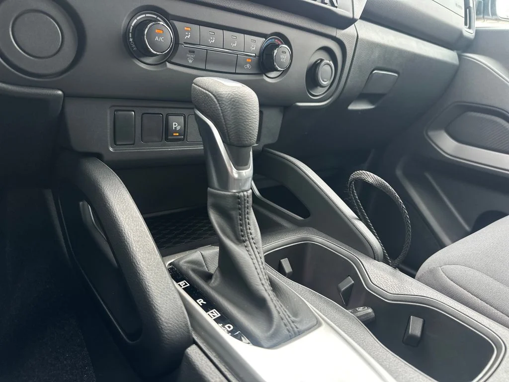 Used 2025 White Nissan S image 35