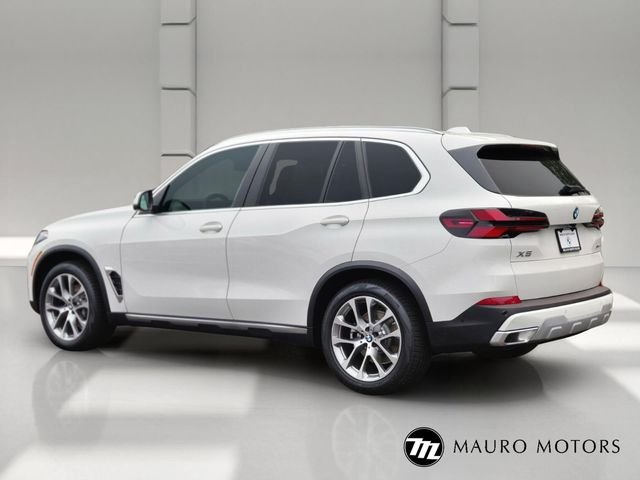 New 2026 White BMW xDrive40i image 5