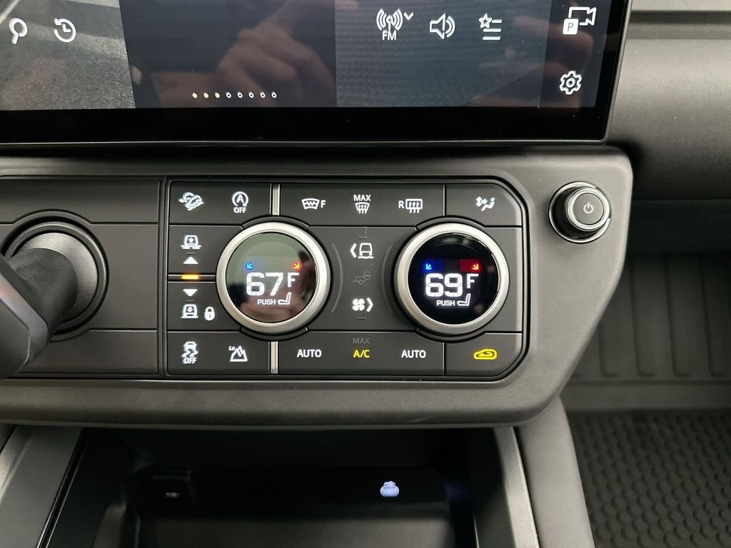 New 2026 Santorini Black Land Rover S image 13