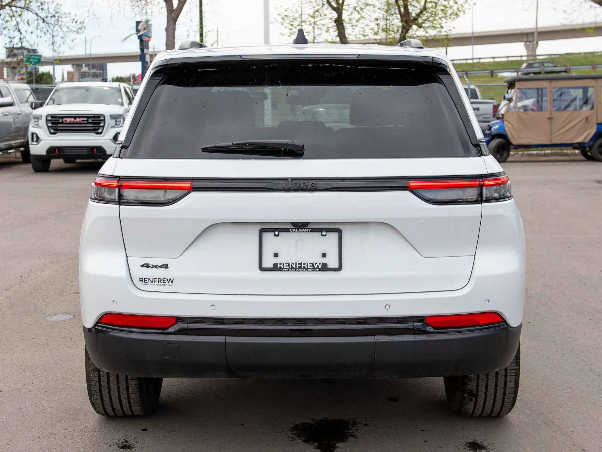 Certified Used 2025 White Jeep Altitude * No Accidents | Trailer Tow Pack | V6 | Adaptive Cruise | Sunroof image 14