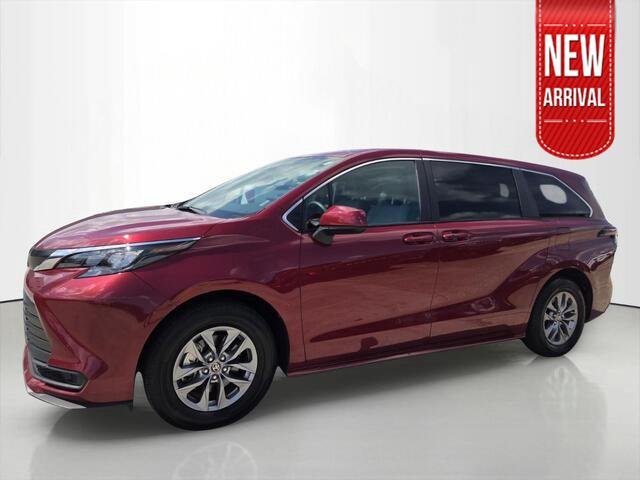 2025 Toyota Sienna LE