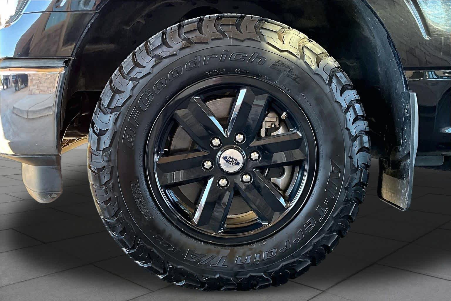 Used 2023 Agate Black Metallic Ford XLT image 21