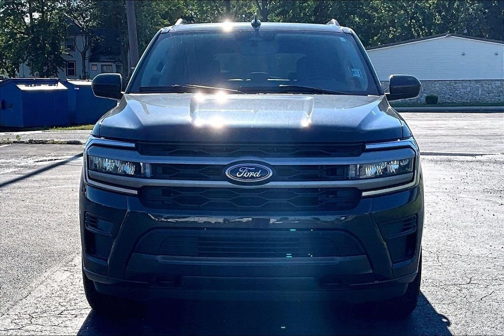 Used 2023 Dark Matter Metallic Ford XLT image 7
