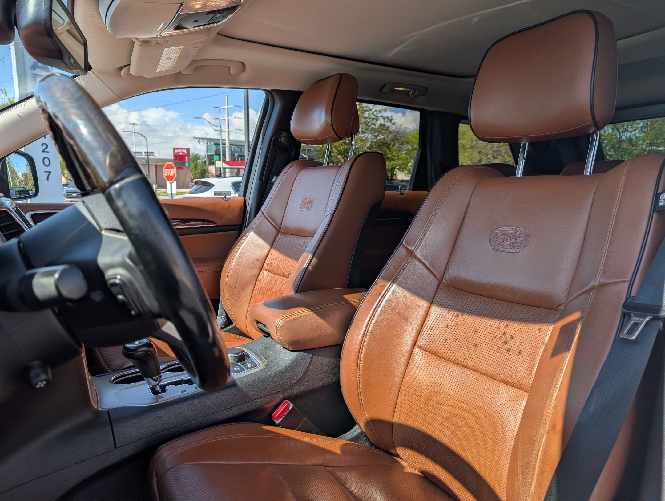 Used 2011 Mineral Gray Metallic Jeep Overland Summit image 15