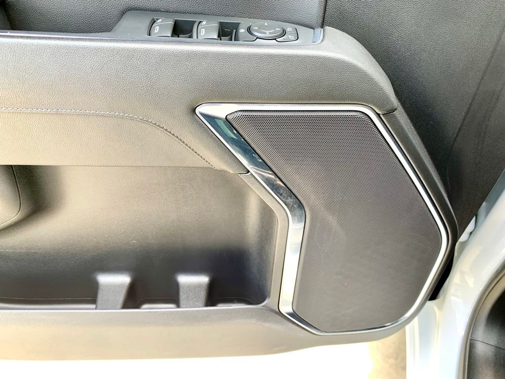 Used 2024 White GMC Elevation image 14