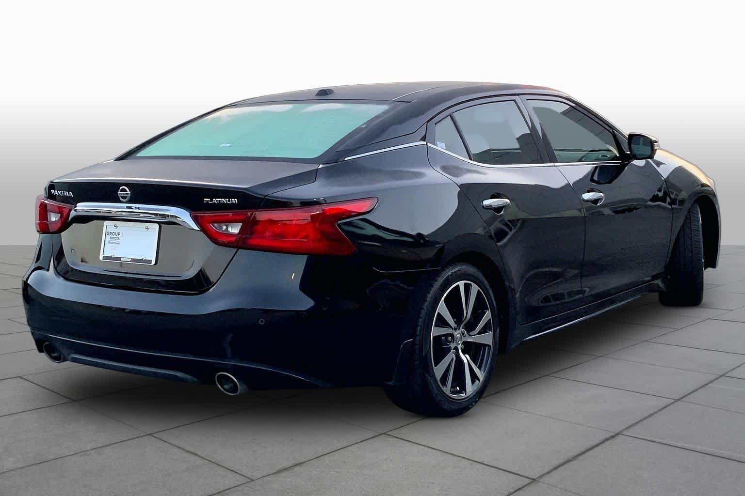 Used 2017 Super Black Nissan Platinum image 13