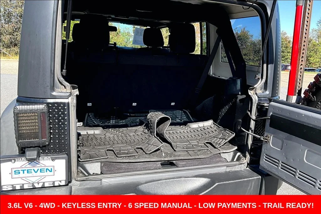 Used 2017 Silver Jeep Unlimited Sport image 26