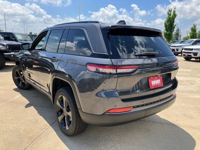 New 2026 Baltic Gray Metallic Clear-Coat Exterior Paint Jeep Limited image 7